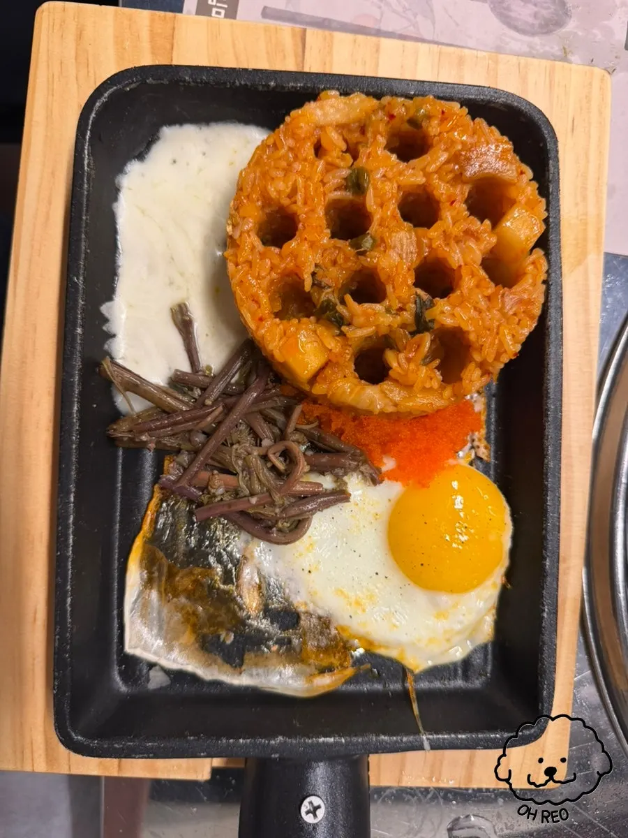 시그니처 메뉴 연탄 볶음밥