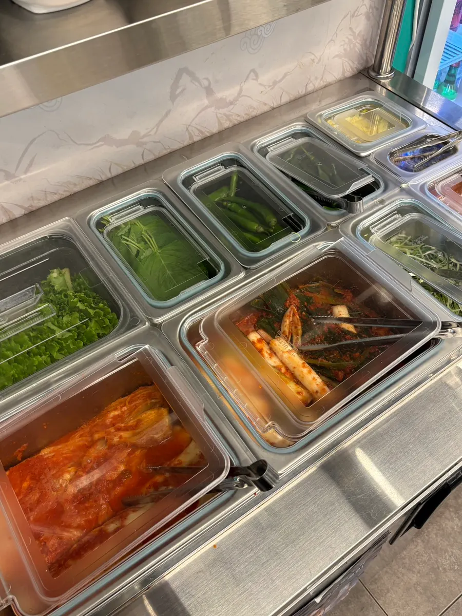 Self-bar with wrap vegetables and kimchi