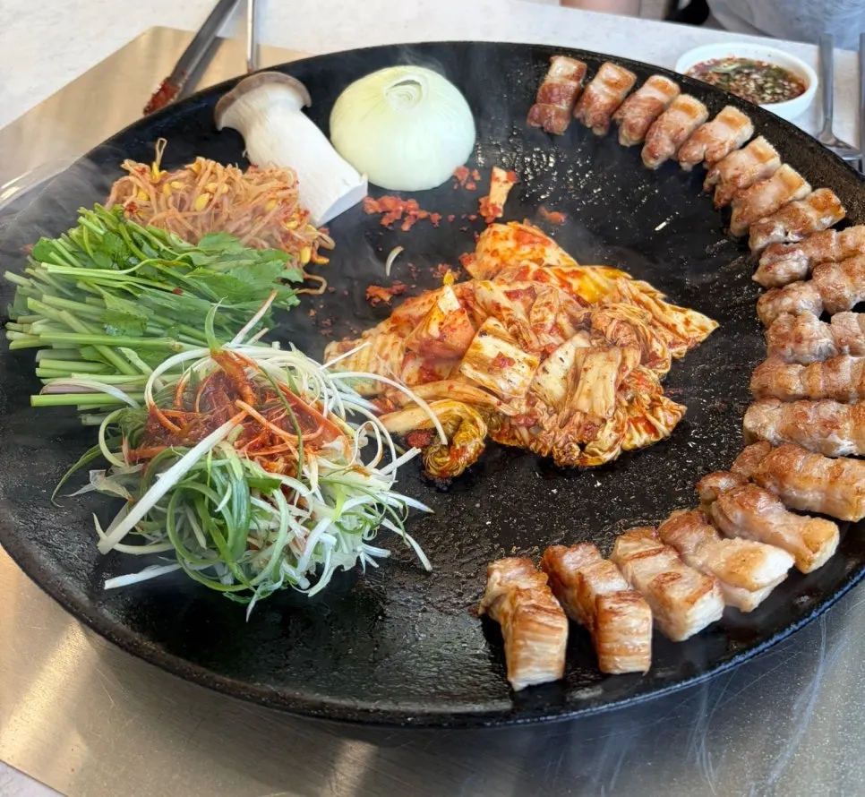 Sammi-jip's signature Cheongna pot lid pork belly