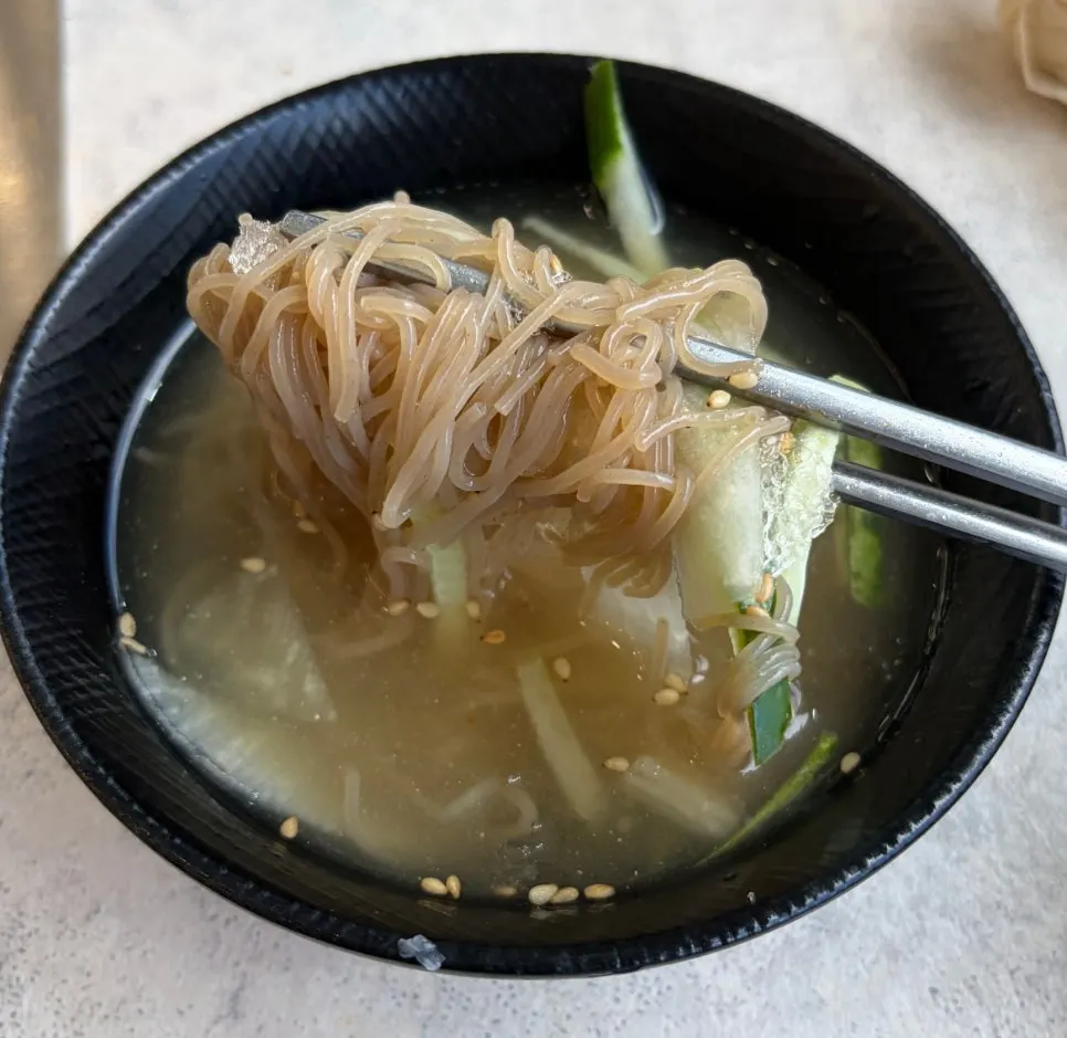 Mul-naengmyeon eaten with pork belly