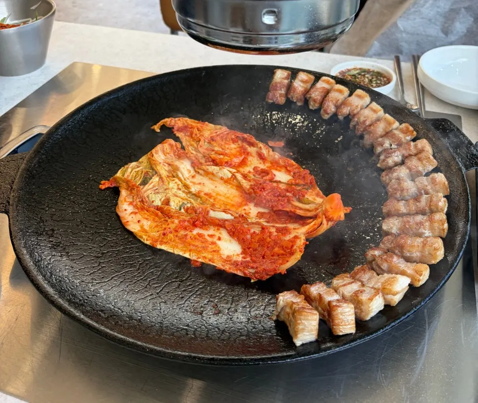 Cheongna pot lid pork belly meal