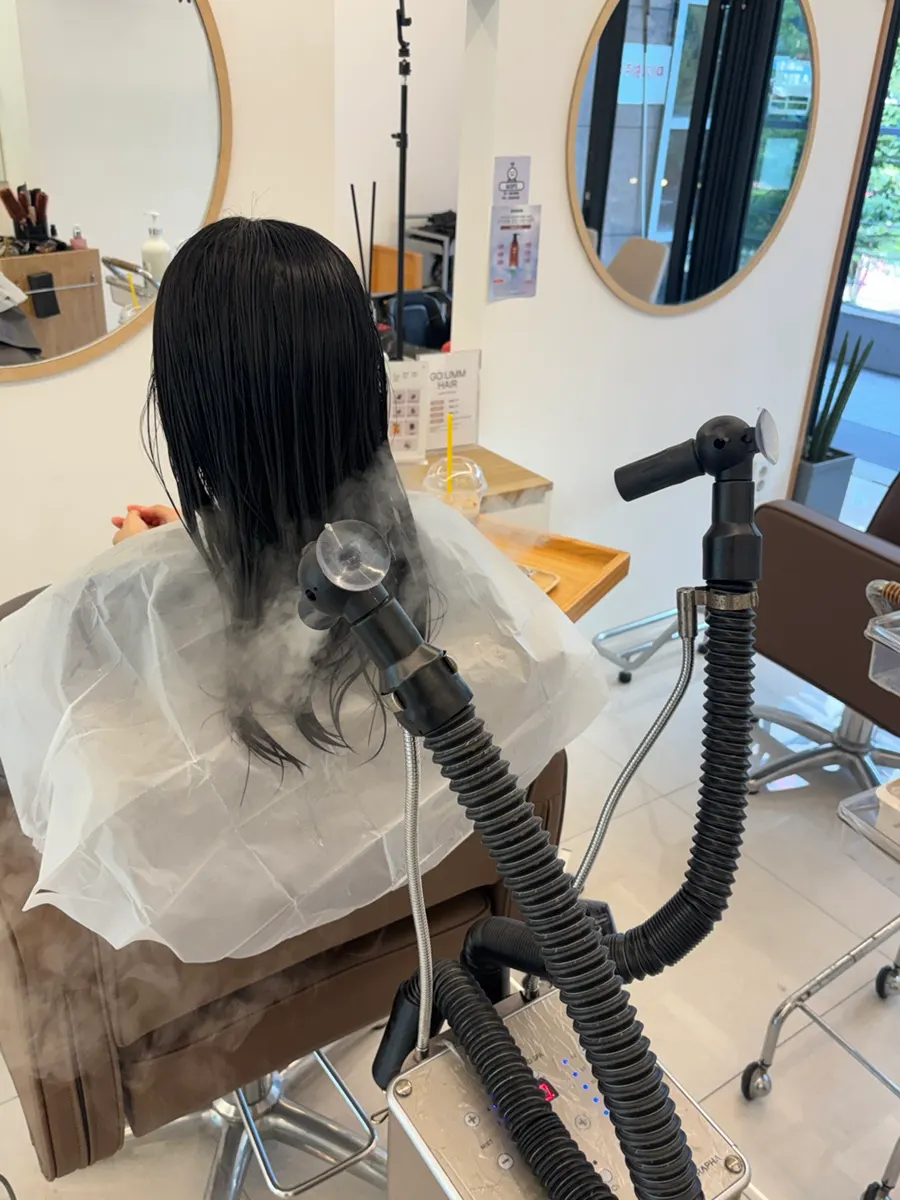 Consultation checking hair condition