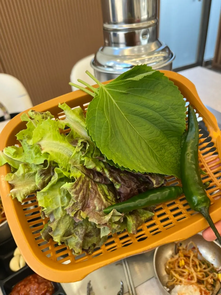 삼미집 기본찬과 쌈 채소