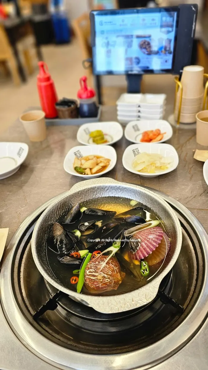 Restaurant interior at lunchtime
