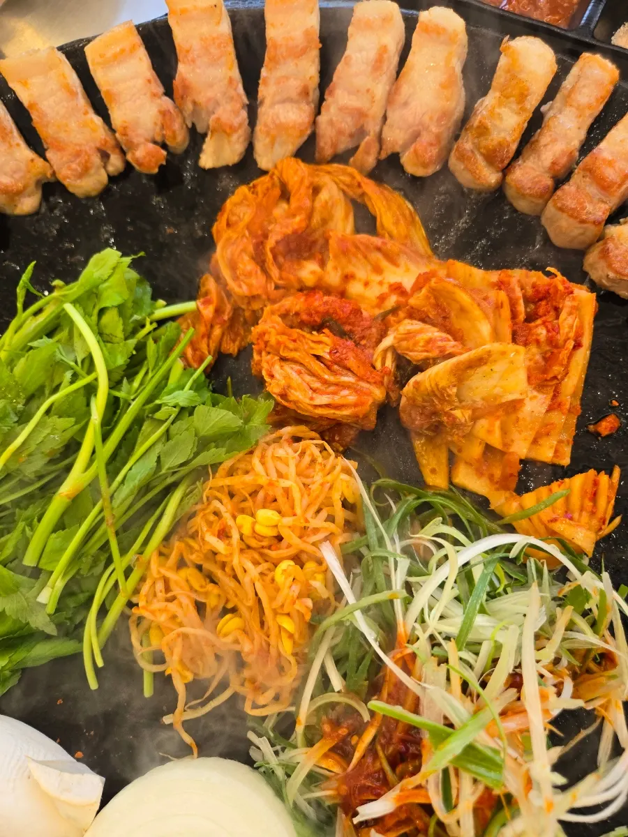 삼미집 김치삼겹살 상차림 전체
