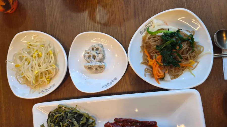 Nutrient hotpot rice dengan labu manis, kacang hitam, dan gingko