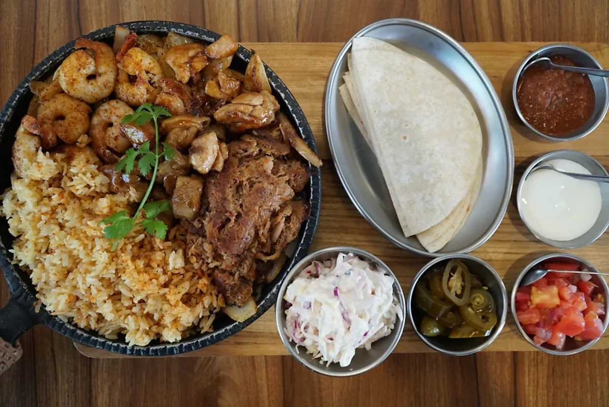 Fajita platter and drink ordered for weekday lunch