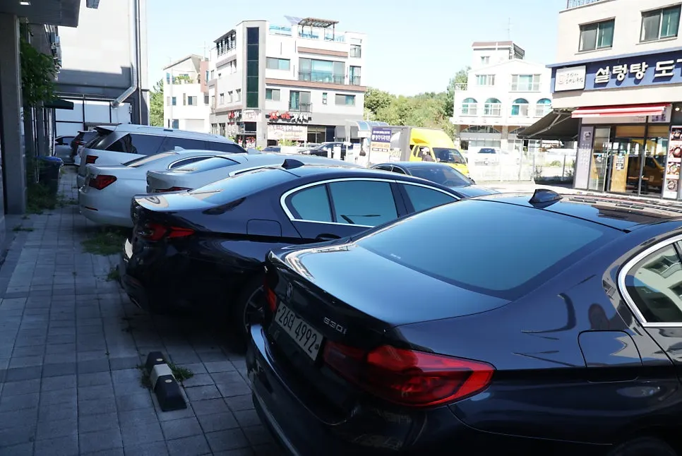 Free parking space in front of the store