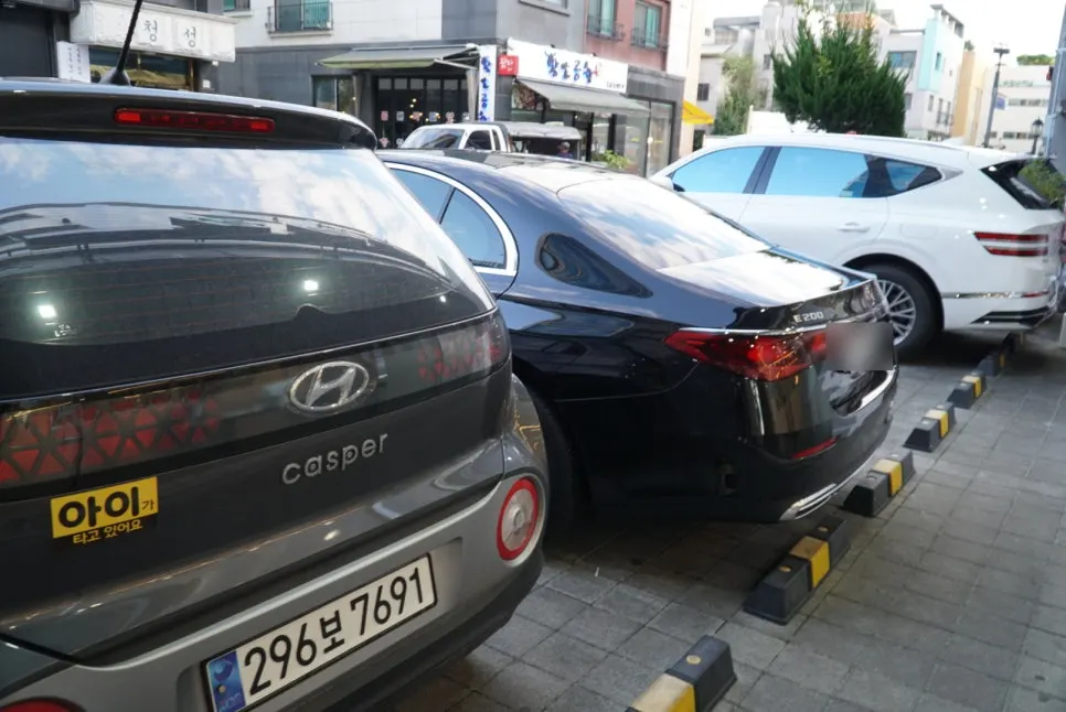 Parking space in front of Sammi-jip