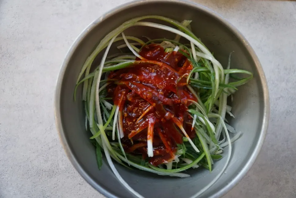 Scallion salad sauce served as standard