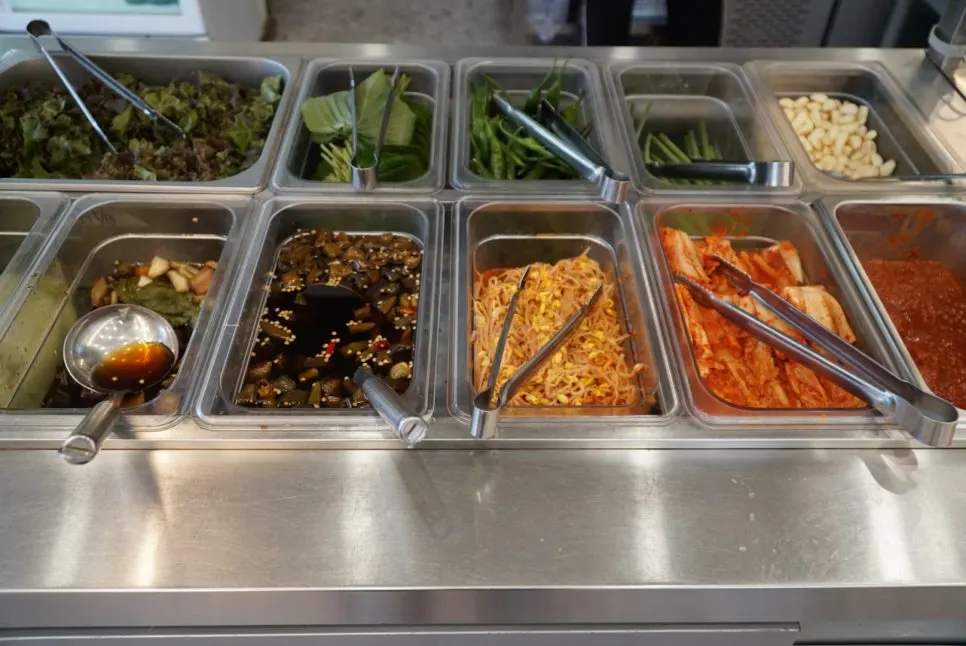 Self-serve bar for extra side dishes