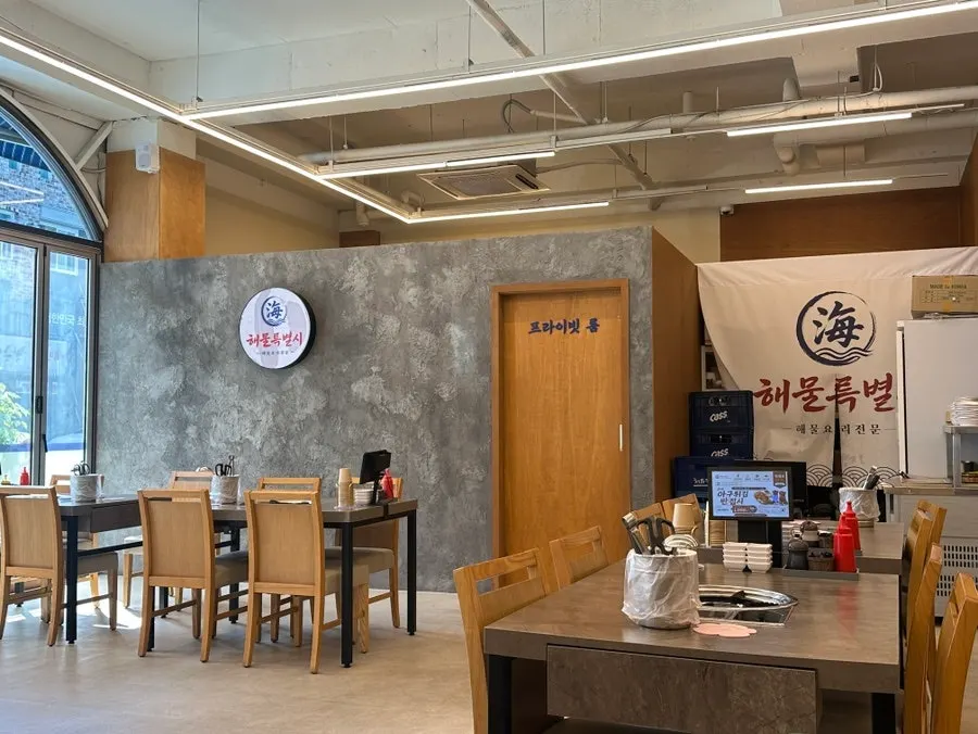 Interior walkway and tables