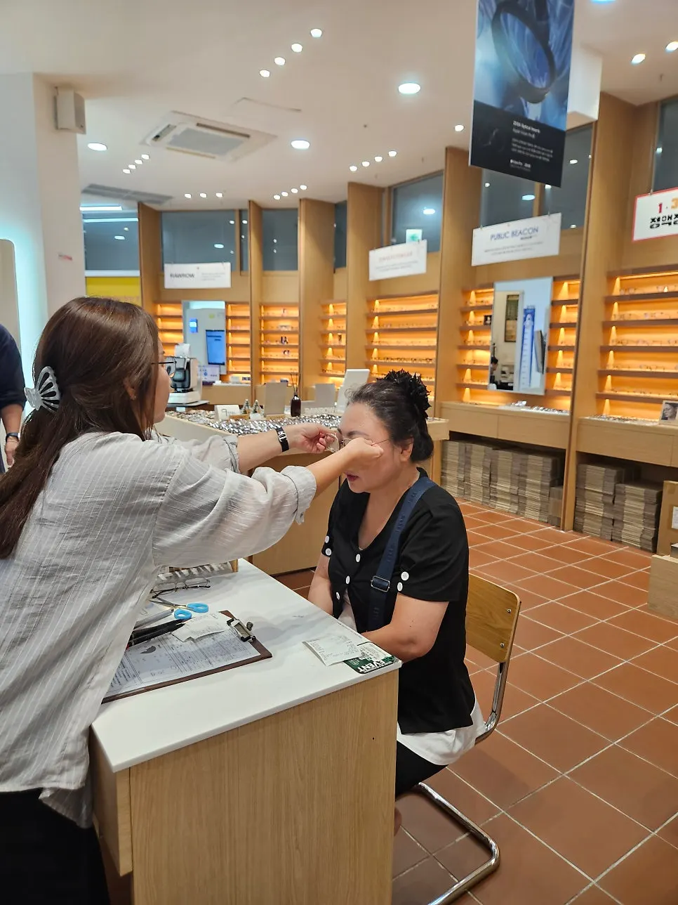 다초점안경 상담과 시력검사 과정