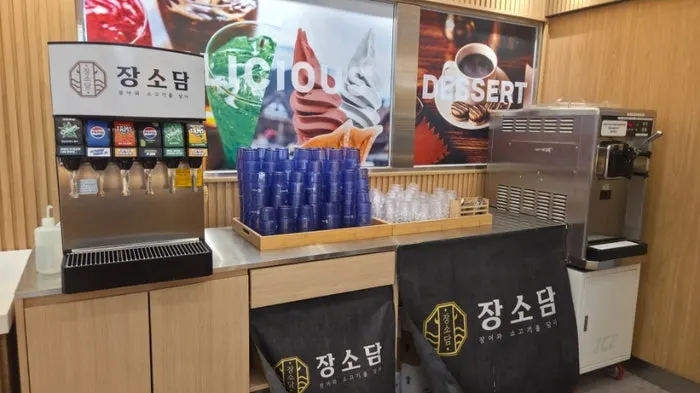 食べ放題の炭酸飲料とコーヒーコーナー