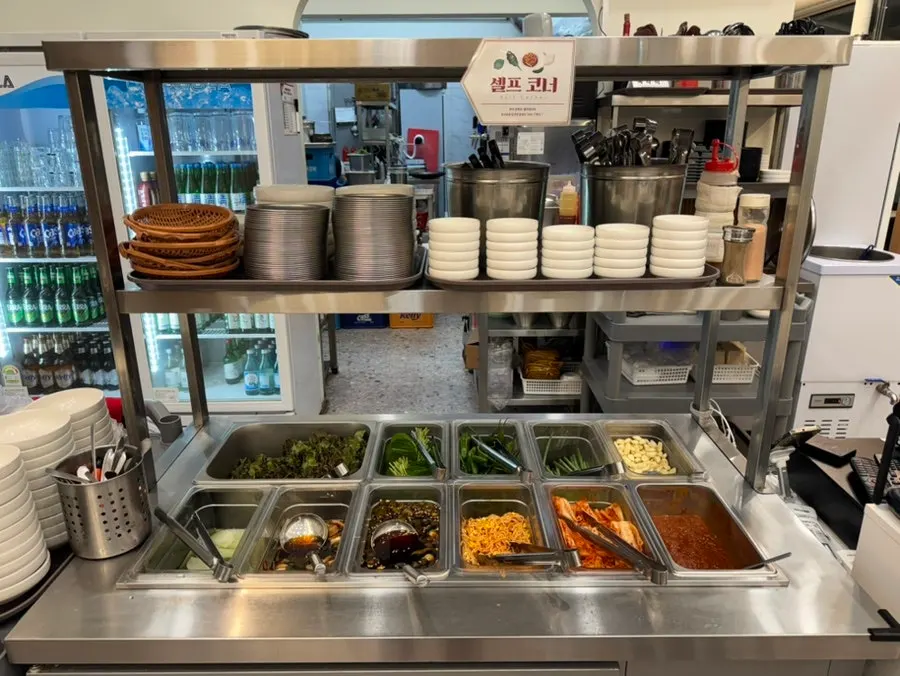 Self-serve bar for refilling banchan