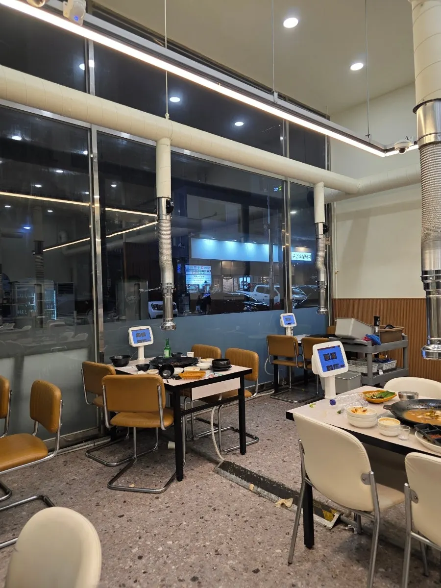 Bright, clean interior of Sammi-jip