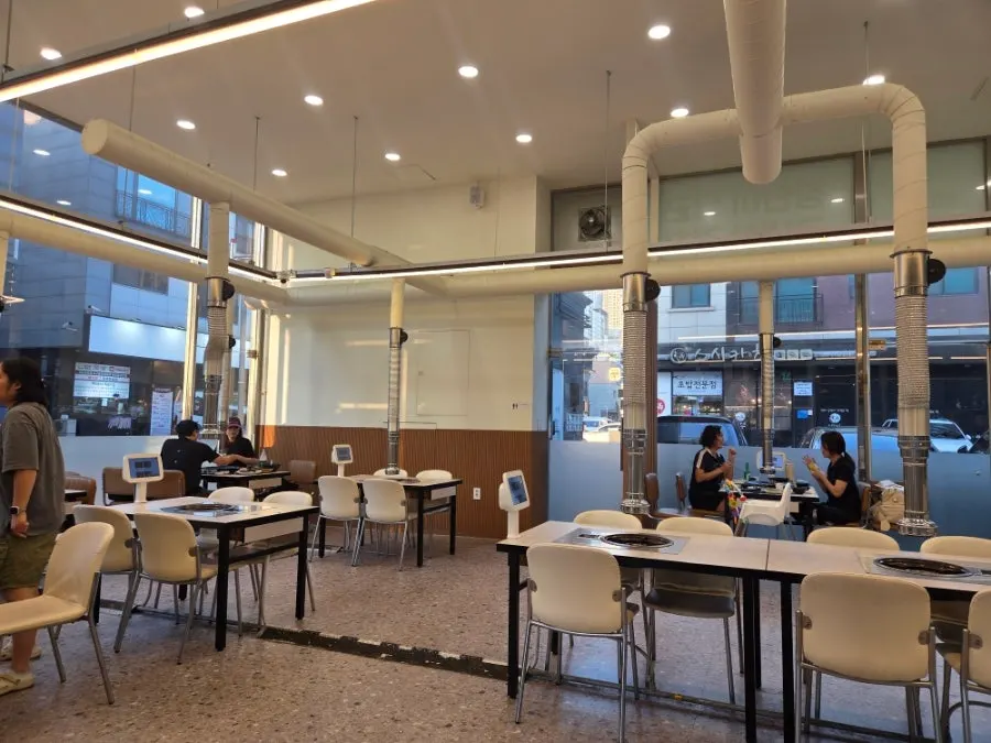 Interior view of Sammi-jip's tables and seating