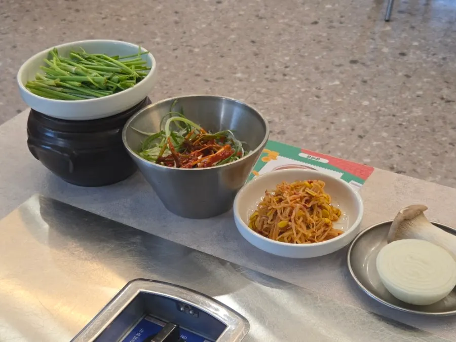 Sammi-jip's basic side dishes and lettuce wraps