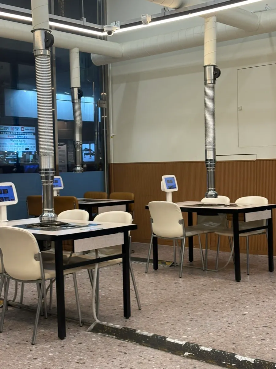 Dining hall at Sammi-jip with spacious tables