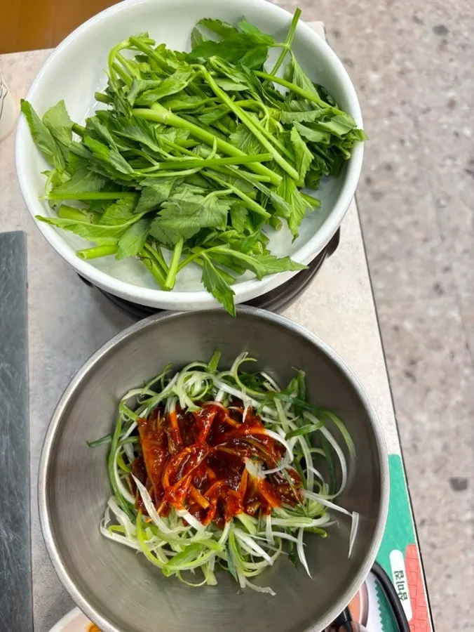Dongchimi and lettuce wraps at Sammi-jip