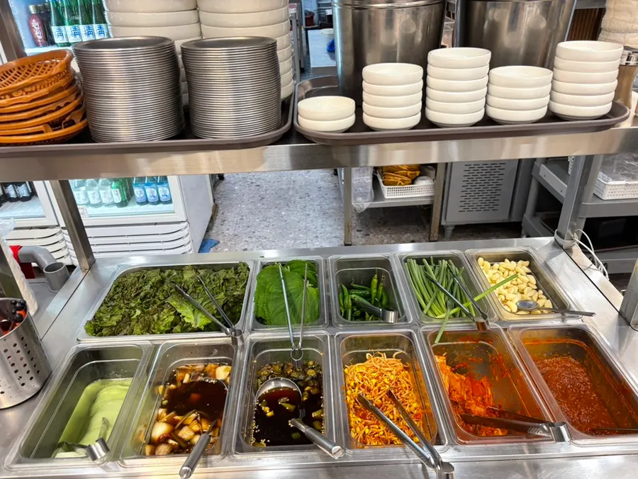 Self-serve side dish corner at Sammi-jip