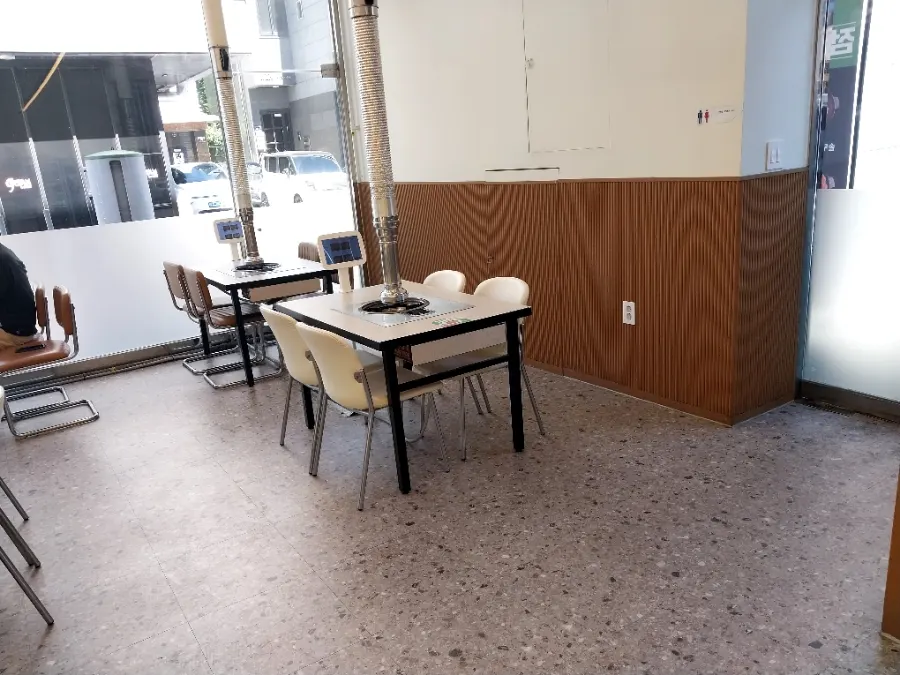 Sammi-jip seating with table-order touchscreen