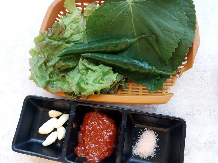 Side dishes served with the pot-lid kimchi pork belly