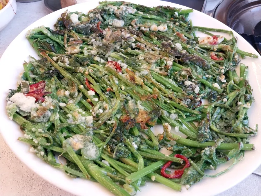Sammi-jip's minari pancake packed with minari