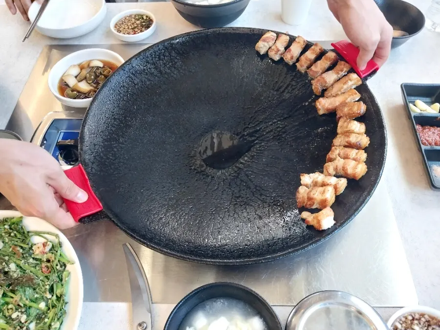 Thick pot-lid pork belly, freshly grilled