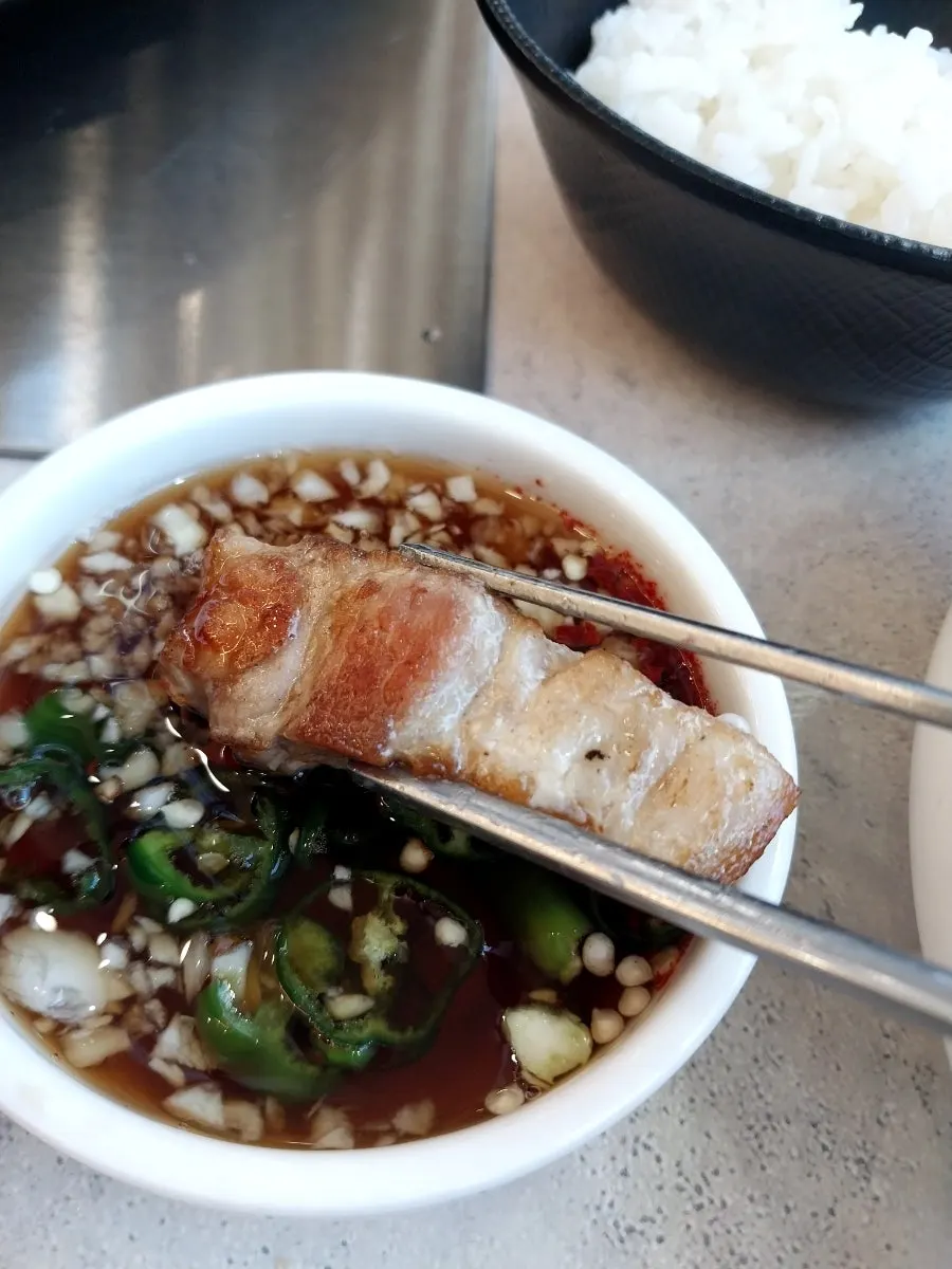 Pork belly eaten together with grilled kimchi