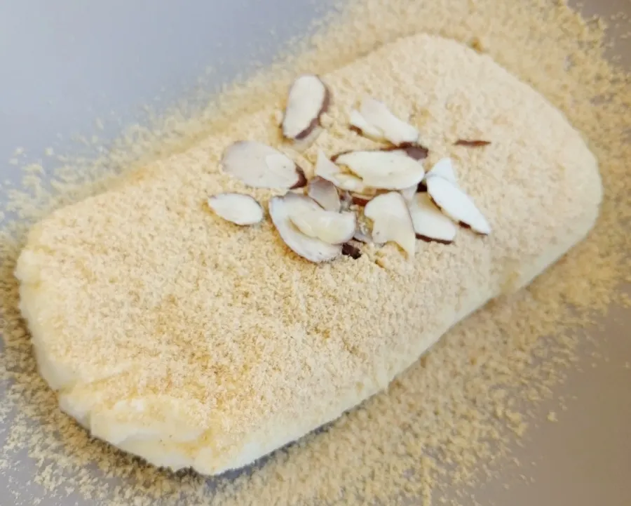 Dessert ice cream sprinkled with injeolmi powder