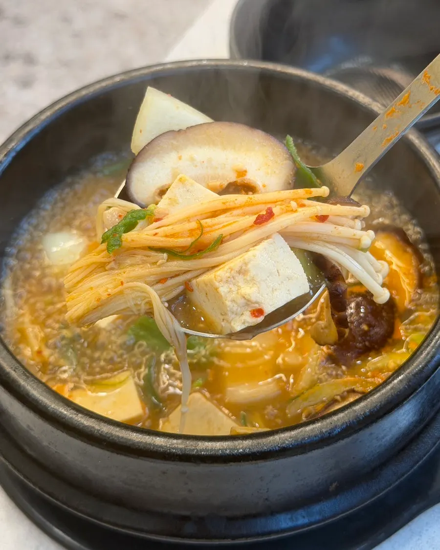 추가로 요청한 차가운 파채무침 한 접시