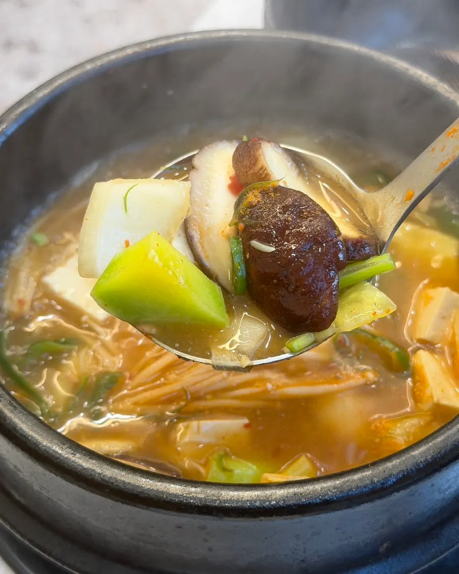 건더기가 실하게 들어간 된장찌개