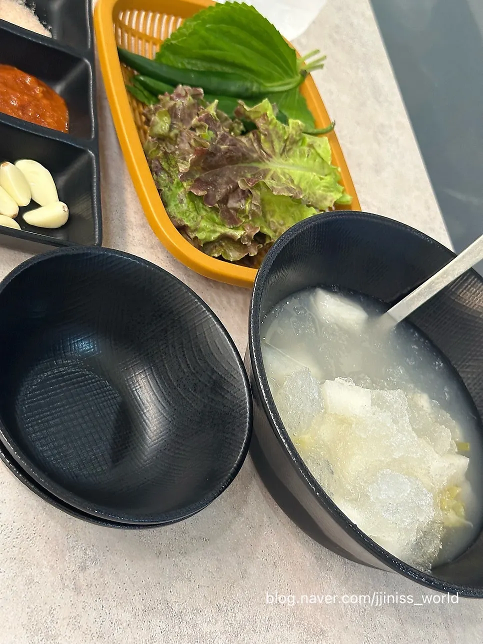 다진마늘 향이 나는 고기 찍는 소스