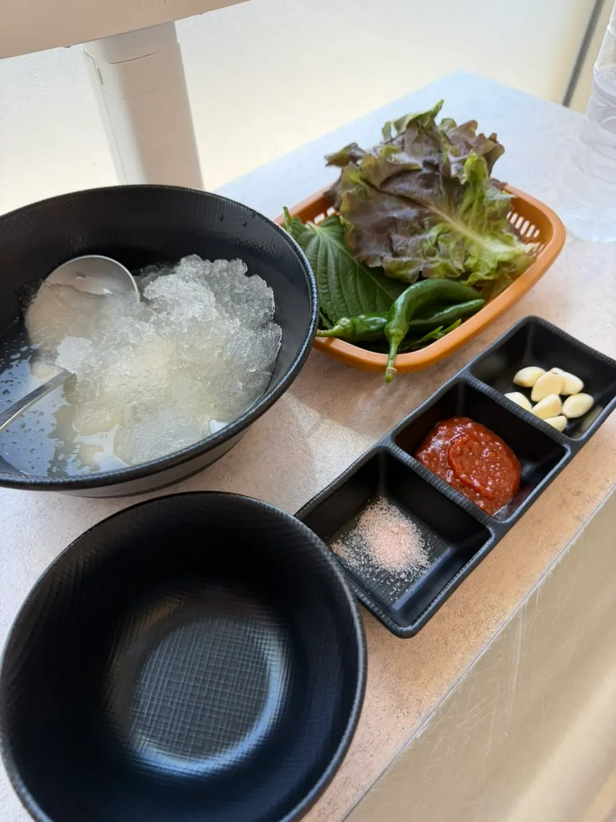 사이드메뉴가 적힌 메뉴판