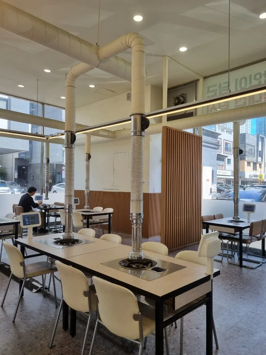 Table seating at Sammi-jip Cheongna