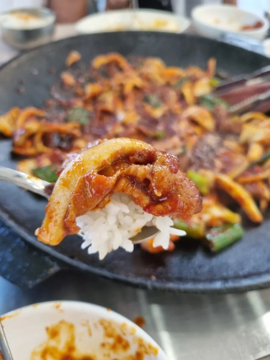 Osam-duruchigi piled on white rice