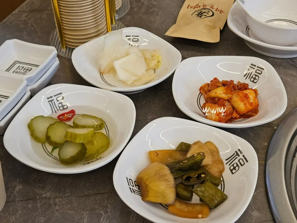 Basic side dishes: pickles, pickled onion, kimchi, and baek-kimchi