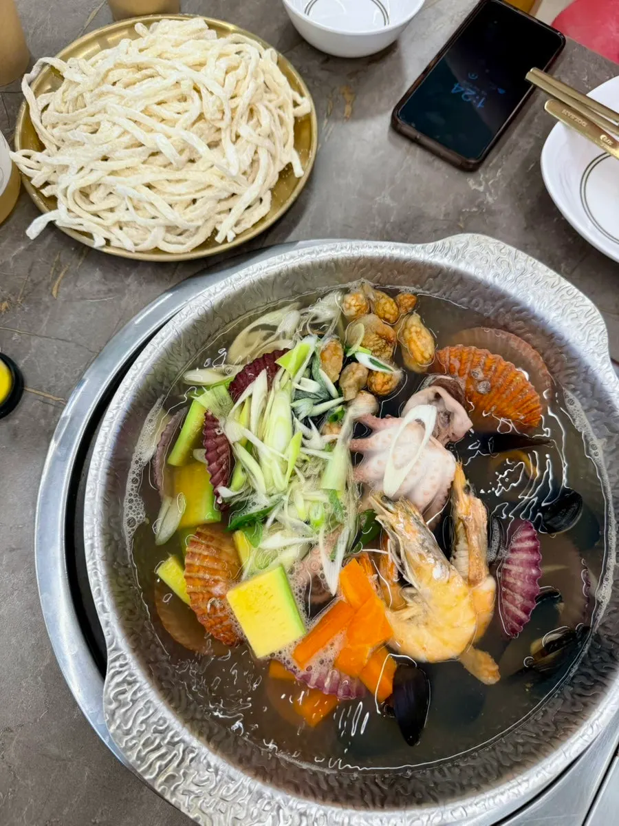먹기 좋게 자른 낙지와 해물
