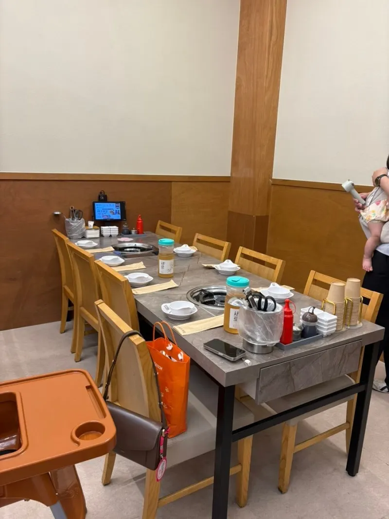 Inside a private room at Haemul Teukbyeolsi