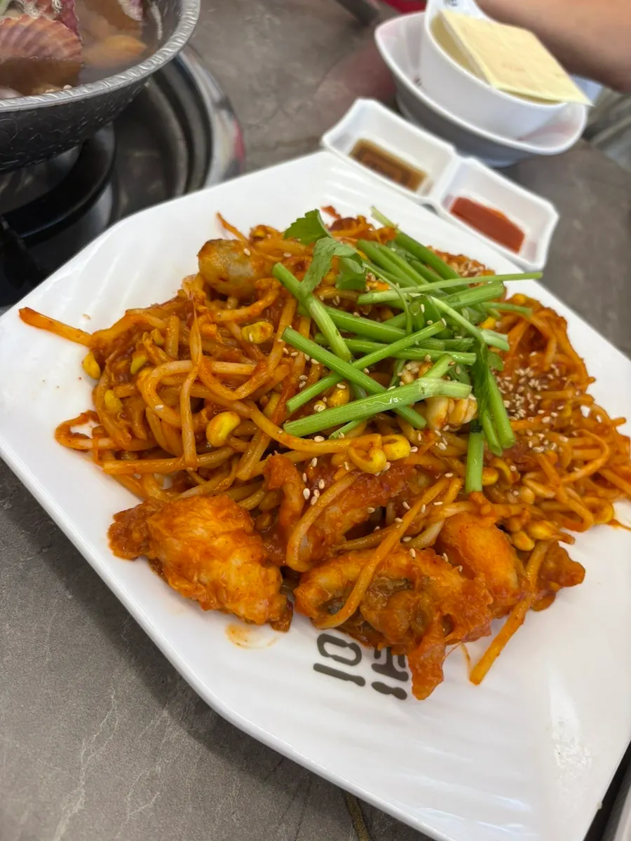 Seafood in the seafood kalguksu