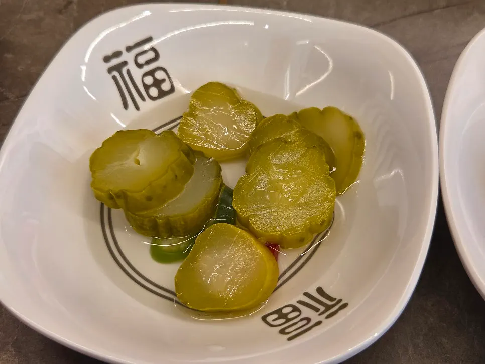 Thick-cut cucumber pickle side dish