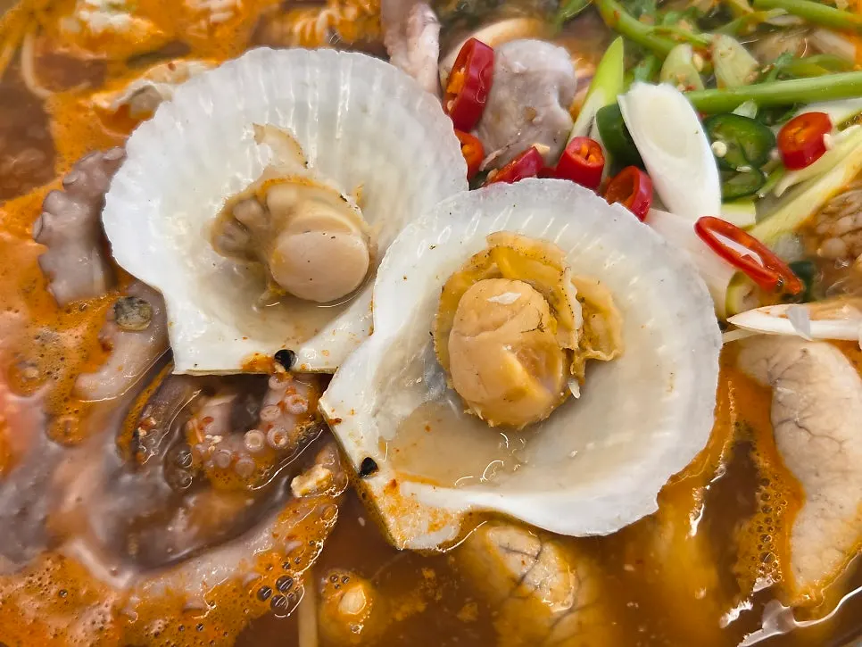 Open scallop shells and octopus leg