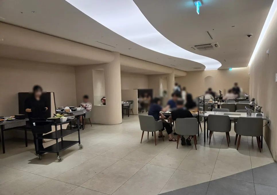 Dining area with spacious tables