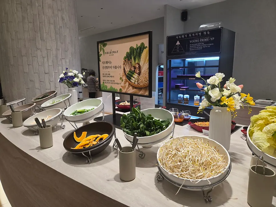 Self-serve bar for shabu-shabu ingredients