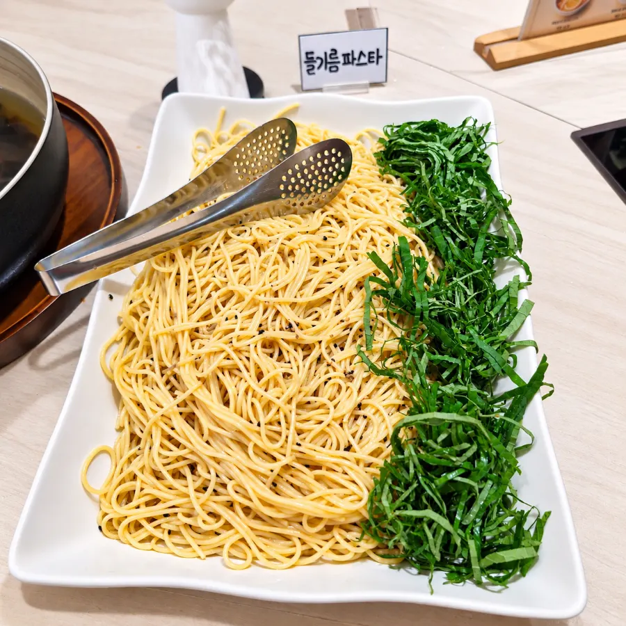 Perilla oil pasta and suyuk hot dishes