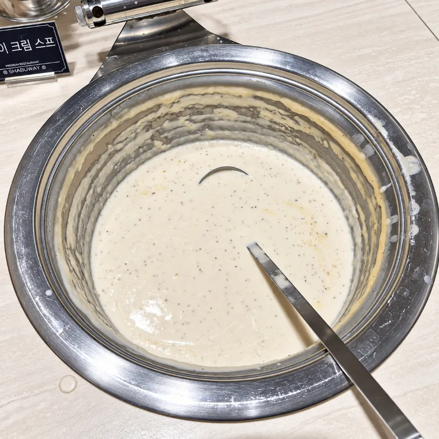 Mushroom soup and crouton snacks
