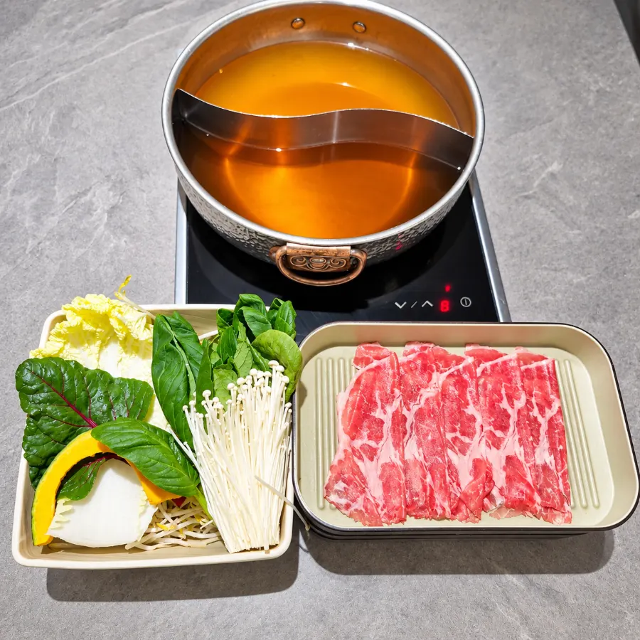 Half spicy broth and half shiitake mushroom broth
