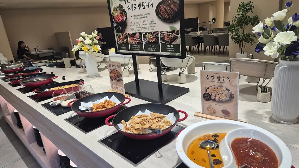 Salad bar suited to a group meal