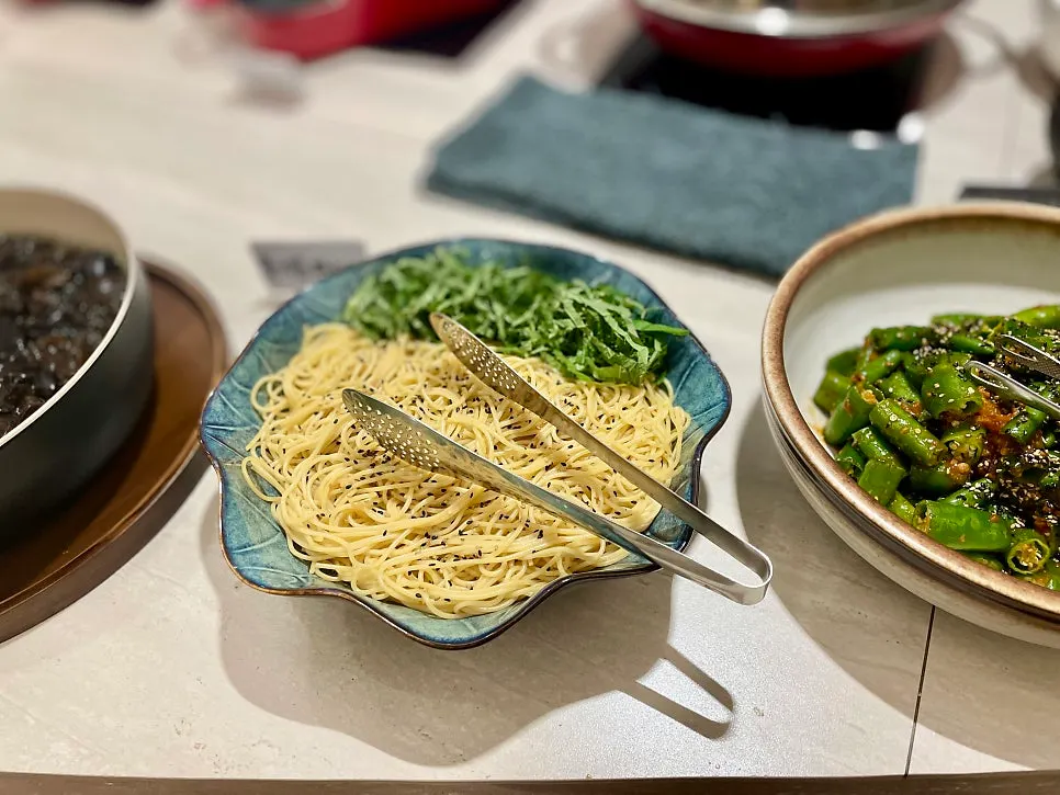 Freshly fried tangsuyuk and side dishes